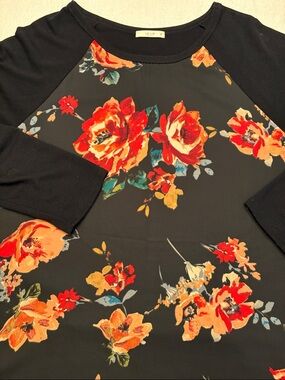 Le Lis Black Floral Raglan Pullover